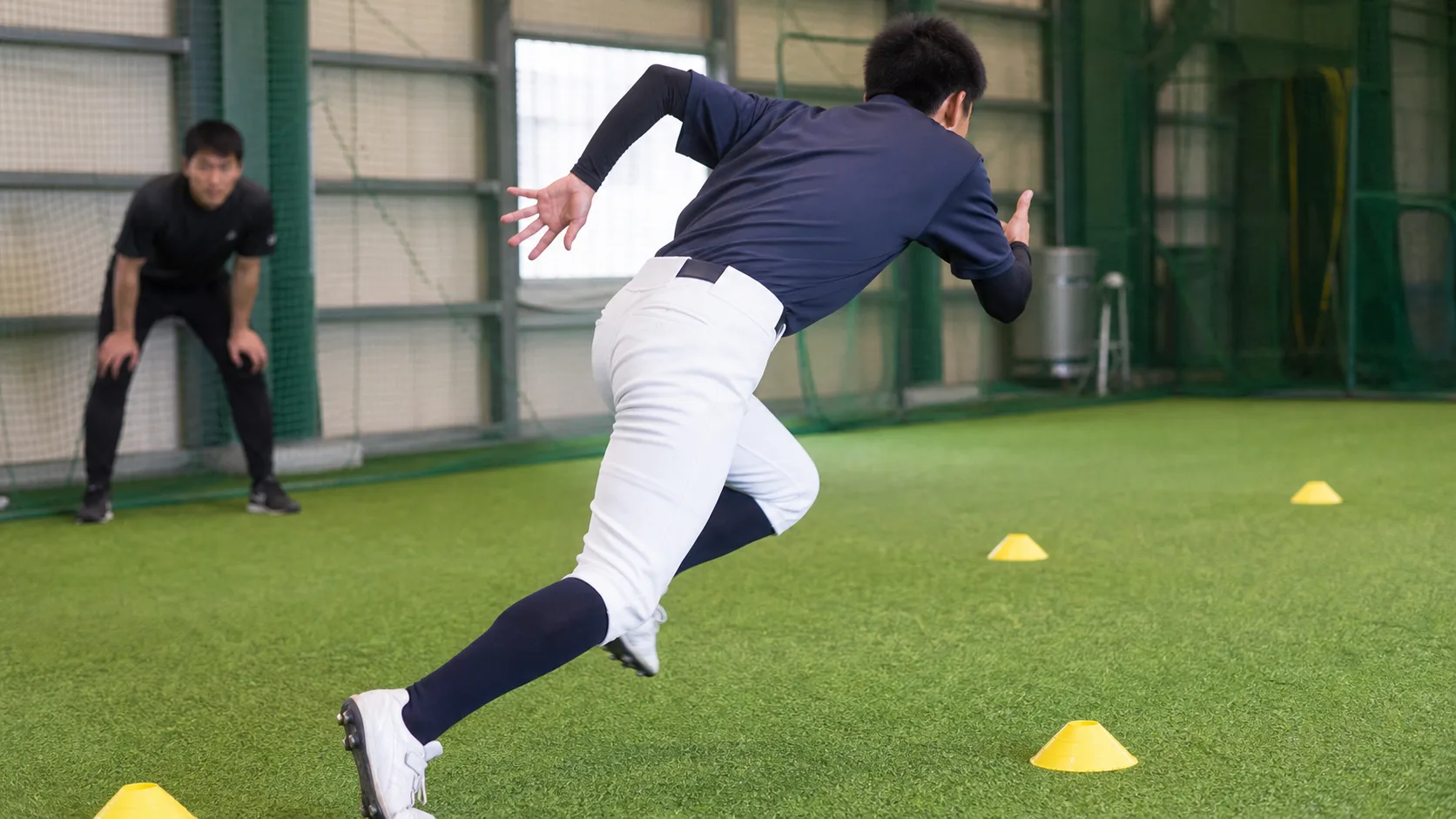 瞬発力トレーニングに取り組む中学生のイメージ